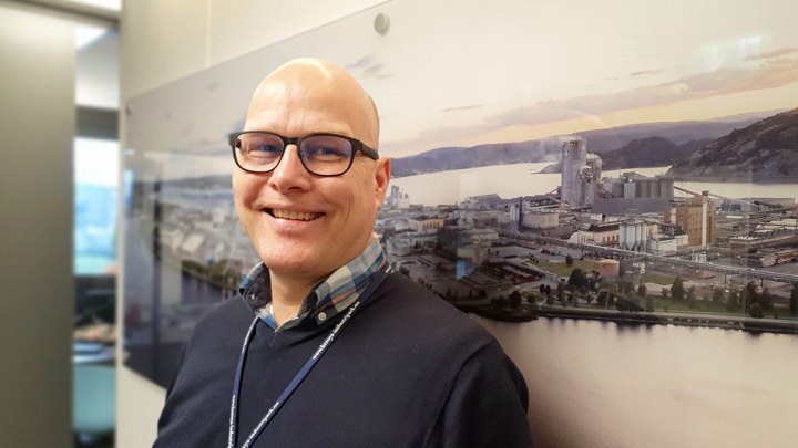 portrait of man, wearing glasses