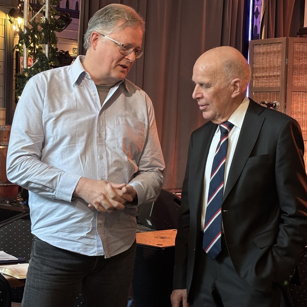 to menn i dialog, arrangement