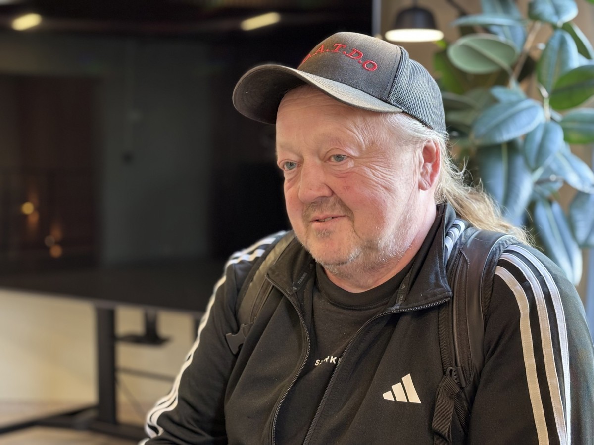 Portrait of a man cap, green plant, indoor