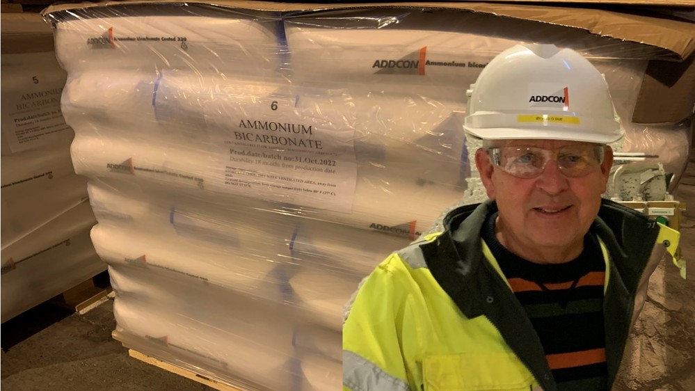 man in front of pallet with biocarbonat product