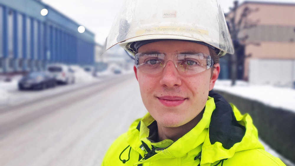 young apprentice, male, street, winter